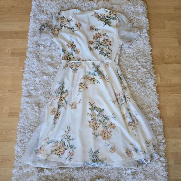 ASTR tha Label Women's Wrapdress Size Medium Floral Print - Picture 4 of 10